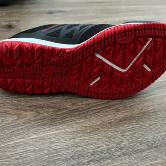 Men's New Balance Size 9, Wide 2E, Black/Red/White MX777SB4 Training shoes - Picture 4 of 4